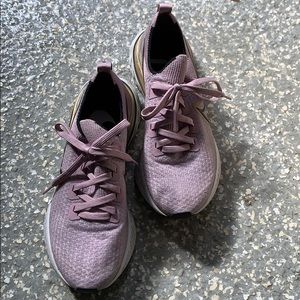 Nike flyknit sneakers size 8.5 pink purple